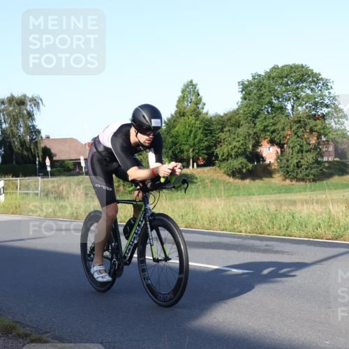 25.08.2024 - Elbe Triathlon Hamburg Fuchs,  Jonas http://msf.ph/oto/6844864 25.08.2024 09:05:01 Radfahren 164 meine-sportfotos.de