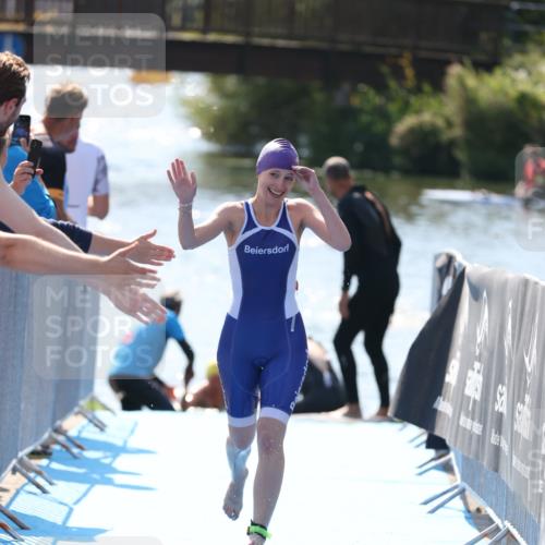 25.08.2024 - Elbe Triathlon Hamburg H.Heesch http://msf.ph/oto/6844956 25.08.2024 14:43:28 Schwimmen  meine-sportfotos.de
