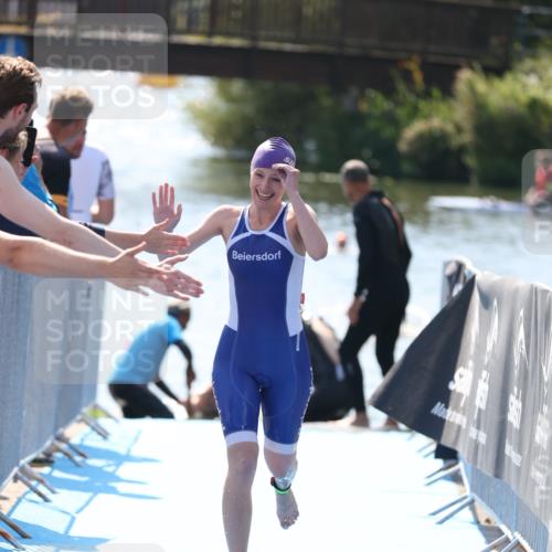 25.08.2024 - Elbe Triathlon Hamburg H.Heesch http://msf.ph/oto/6844965 25.08.2024 14:43:28 Schwimmen  meine-sportfotos.de