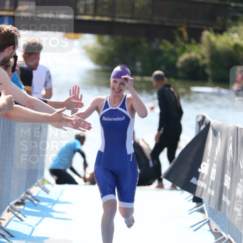 25.08.2024 - Elbe Triathlon Hamburg H.Heesch http://msf.ph/oto/6844973 25.08.2024 14:43:28 Schwimmen  meine-sportfotos.de