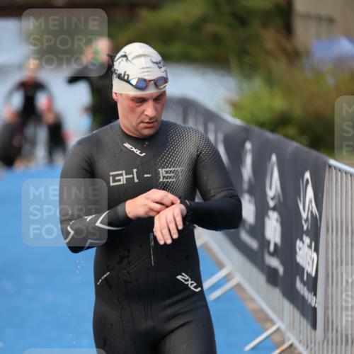 25.08.2024 - Elbe Triathlon Hamburg H.Heesch http://msf.ph/oto/6844975 25.08.2024 08:47:21 Schwimmen 119, 122, 125, 137, 165, 193, 194 meine-sportfotos.de