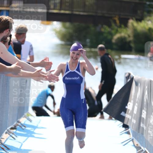 25.08.2024 - Elbe Triathlon Hamburg H.Heesch http://msf.ph/oto/6844983 25.08.2024 14:43:28 Schwimmen  meine-sportfotos.de