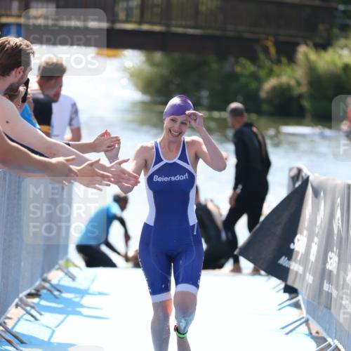 25.08.2024 - Elbe Triathlon Hamburg H.Heesch http://msf.ph/oto/6844988 25.08.2024 14:43:28 Schwimmen  meine-sportfotos.de