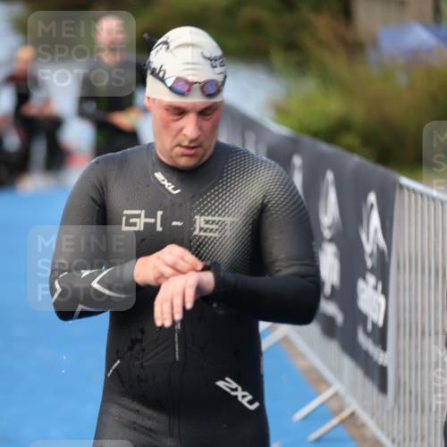 25.08.2024 - Elbe Triathlon Hamburg H.Heesch http://msf.ph/oto/6844993 25.08.2024 08:47:22 Schwimmen 119, 122, 125, 130, 137, 165, 181, 185, 193, 194 meine-sportfotos.de