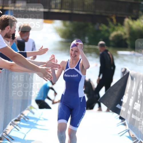 25.08.2024 - Elbe Triathlon Hamburg H.Heesch http://msf.ph/oto/6845002 25.08.2024 14:43:29 Schwimmen  meine-sportfotos.de