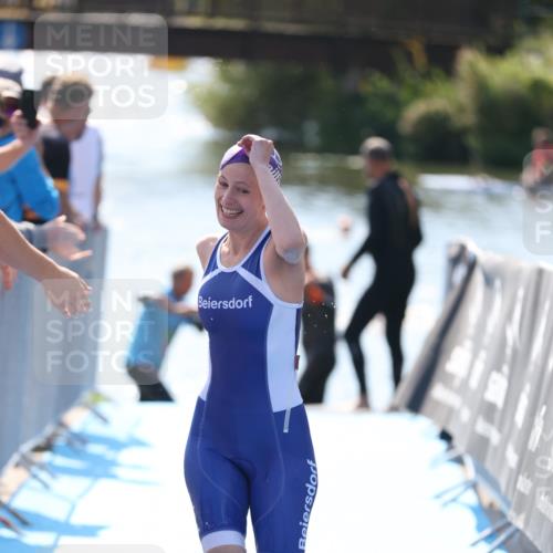 25.08.2024 - Elbe Triathlon Hamburg H.Heesch http://msf.ph/oto/6845045 25.08.2024 14:43:29 Schwimmen  meine-sportfotos.de