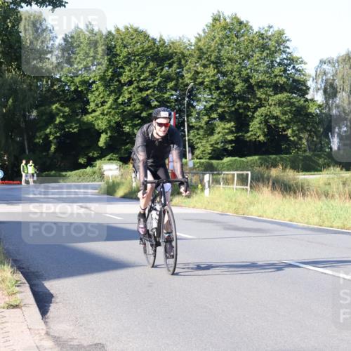 25.08.2024 - Elbe Triathlon Hamburg Fuchs,  Jonas http://msf.ph/oto/6845064 25.08.2024 09:05:49 Radfahren 296 meine-sportfotos.de