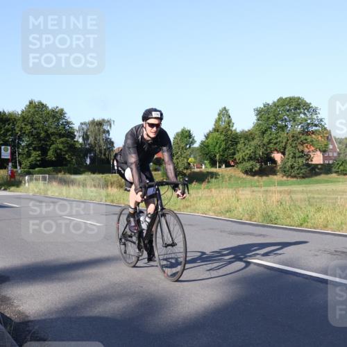 25.08.2024 - Elbe Triathlon Hamburg Fuchs,  Jonas http://msf.ph/oto/6845090 25.08.2024 09:05:49 Radfahren 296 meine-sportfotos.de