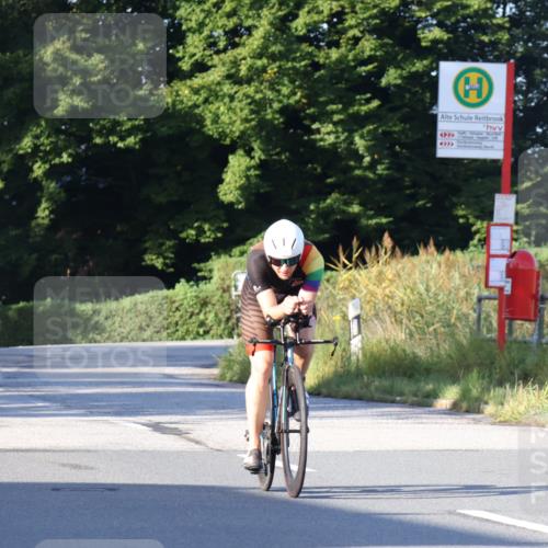 25.08.2024 - Elbe Triathlon Hamburg Fuchs,  Jonas http://msf.ph/oto/6845133 25.08.2024 09:06:00 Radfahren 50, 176 meine-sportfotos.de
