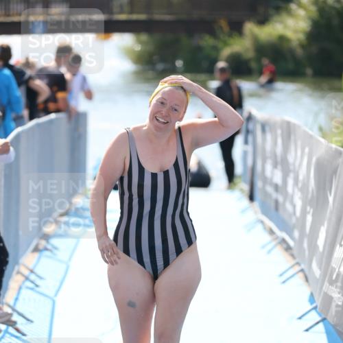 25.08.2024 - Elbe Triathlon Hamburg H.Heesch http://msf.ph/oto/6845145 25.08.2024 14:43:38 Schwimmen  meine-sportfotos.de