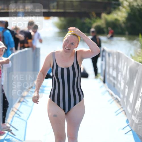 25.08.2024 - Elbe Triathlon Hamburg H.Heesch http://msf.ph/oto/6845163 25.08.2024 14:43:38 Schwimmen  meine-sportfotos.de