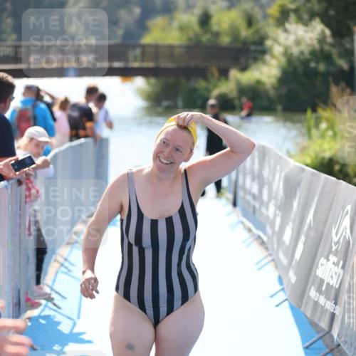 25.08.2024 - Elbe Triathlon Hamburg H.Heesch http://msf.ph/oto/6845191 25.08.2024 14:43:39 Schwimmen  meine-sportfotos.de