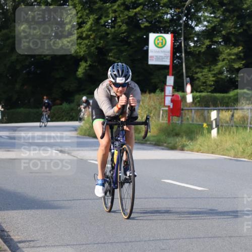 25.08.2024 - Elbe Triathlon Hamburg Fuchs,  Jonas http://msf.ph/oto/6845241 25.08.2024 09:47:49 Radfahren 113, 424, 356, 304 meine-sportfotos.de