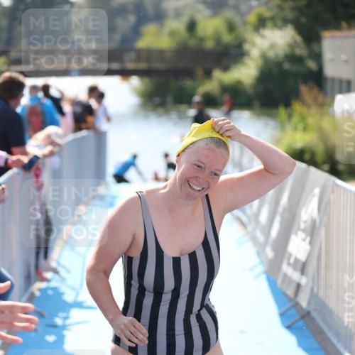 25.08.2024 - Elbe Triathlon Hamburg H.Heesch http://msf.ph/oto/6845250 25.08.2024 14:43:40 Schwimmen  meine-sportfotos.de