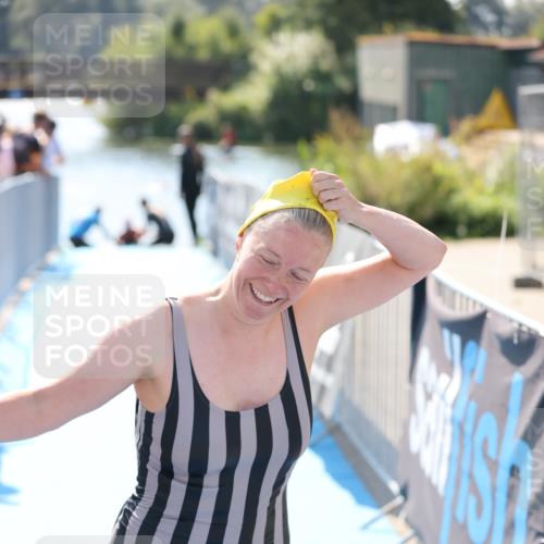 25.08.2024 - Elbe Triathlon Hamburg H.Heesch http://msf.ph/oto/6845290 25.08.2024 14:43:40 Schwimmen  meine-sportfotos.de