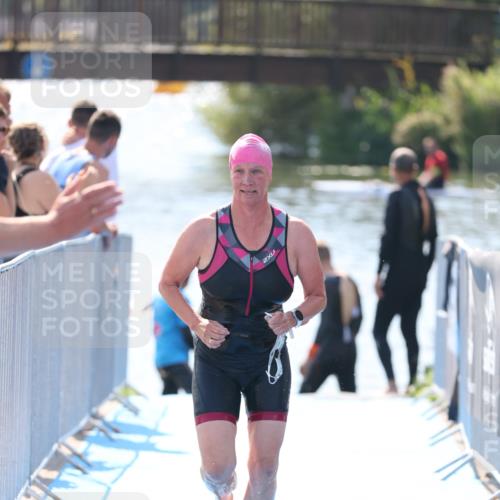 25.08.2024 - Elbe Triathlon Hamburg H.Heesch http://msf.ph/oto/6845309 25.08.2024 14:43:49 Schwimmen  meine-sportfotos.de