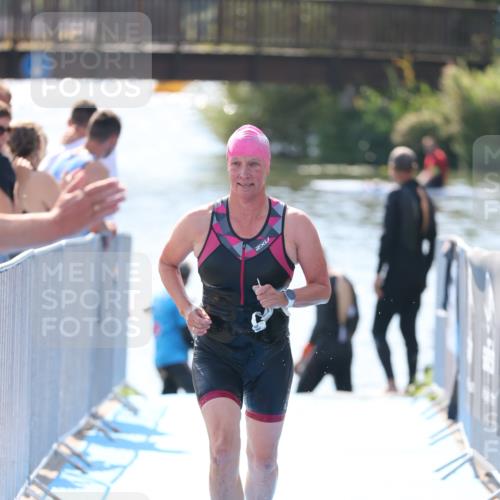 25.08.2024 - Elbe Triathlon Hamburg H.Heesch http://msf.ph/oto/6845319 25.08.2024 14:43:49 Schwimmen  meine-sportfotos.de