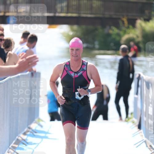 25.08.2024 - Elbe Triathlon Hamburg H.Heesch http://msf.ph/oto/6845324 25.08.2024 14:43:49 Schwimmen  meine-sportfotos.de