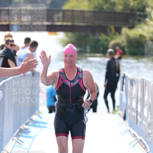 25.08.2024 - Elbe Triathlon Hamburg H.Heesch http://msf.ph/oto/6845340 25.08.2024 14:43:50 Schwimmen  meine-sportfotos.de
