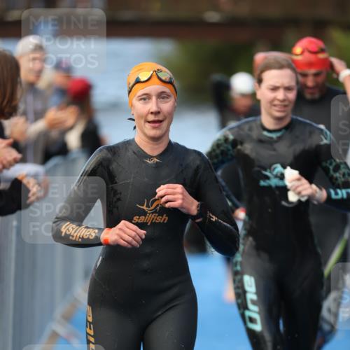 25.08.2024 - Elbe Triathlon Hamburg H.Heesch http://msf.ph/oto/6845344 25.08.2024 08:47:37 Schwimmen 119, 122, 130, 136, 137, 144, 165, 181, 185, 193, 194 meine-sportfotos.de