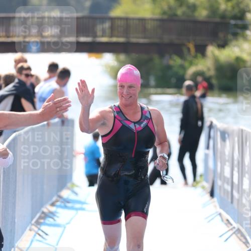 25.08.2024 - Elbe Triathlon Hamburg H.Heesch http://msf.ph/oto/6845359 25.08.2024 14:43:50 Schwimmen  meine-sportfotos.de