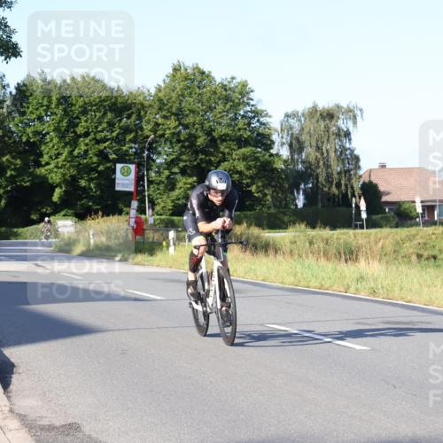 25.08.2024 - Elbe Triathlon Hamburg Fuchs,  Jonas http://msf.ph/oto/6845415 25.08.2024 09:06:35 Radfahren 38, 40, 62 meine-sportfotos.de