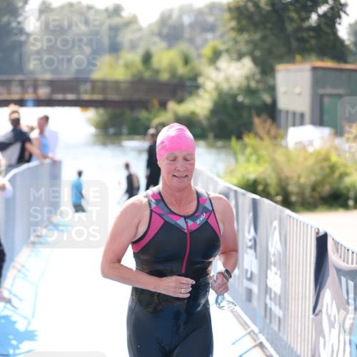 25.08.2024 - Elbe Triathlon Hamburg H.Heesch http://msf.ph/oto/6845473 25.08.2024 14:43:52 Schwimmen  meine-sportfotos.de
