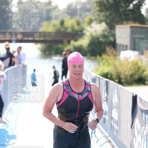 25.08.2024 - Elbe Triathlon Hamburg H.Heesch http://msf.ph/oto/6845482 25.08.2024 14:43:52 Schwimmen  meine-sportfotos.de