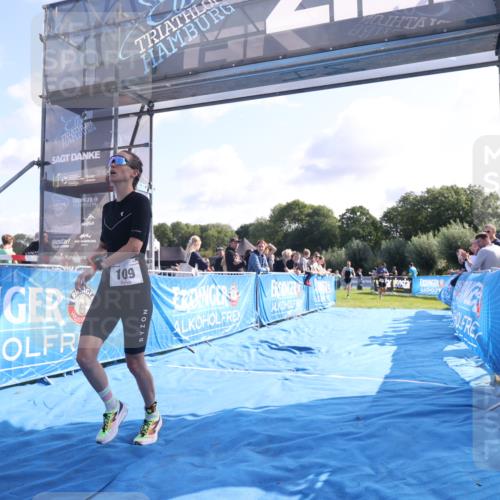 25.08.2024 - Elbe Triathlon Hamburg H.Heesch http://msf.ph/oto/6845484 25.08.2024 10:37:20 Ziel 109, 190, 229 meine-sportfotos.de