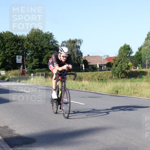 25.08.2024 - Elbe Triathlon Hamburg Fuchs,  Jonas http://msf.ph/oto/6845487 25.08.2024 09:06:39 Radfahren 40, 62, 172 meine-sportfotos.de