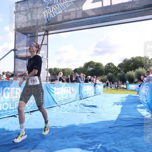 25.08.2024 - Elbe Triathlon Hamburg H.Heesch http://msf.ph/oto/6845489 25.08.2024 10:37:21 Ziel 109, 190, 229 meine-sportfotos.de