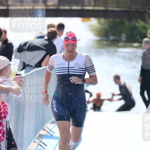 25.08.2024 - Elbe Triathlon Hamburg H.Heesch http://msf.ph/oto/6845499 25.08.2024 14:44:09 Schwimmen  meine-sportfotos.de