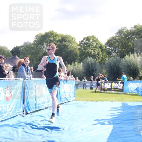 25.08.2024 - Elbe Triathlon Hamburg H.Heesch http://msf.ph/oto/6845523 25.08.2024 10:37:25 Ziel 109, 190, 229 meine-sportfotos.de