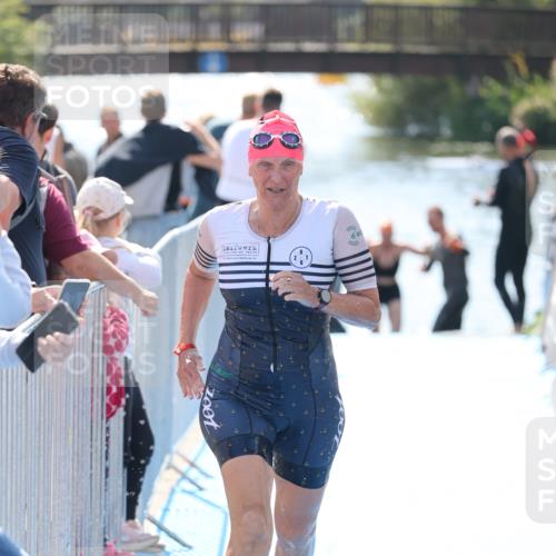 25.08.2024 - Elbe Triathlon Hamburg H.Heesch http://msf.ph/oto/6845535 25.08.2024 14:44:10 Schwimmen  meine-sportfotos.de