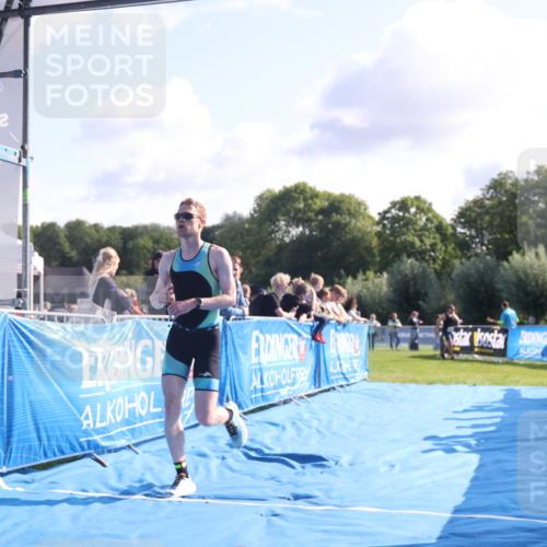 25.08.2024 - Elbe Triathlon Hamburg H.Heesch http://msf.ph/oto/6845571 25.08.2024 10:37:25 Ziel 109, 190, 229 meine-sportfotos.de