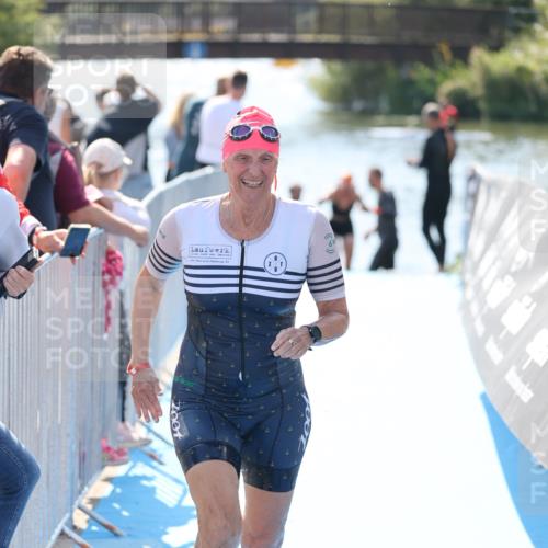 25.08.2024 - Elbe Triathlon Hamburg H.Heesch http://msf.ph/oto/6845573 25.08.2024 14:44:11 Schwimmen  meine-sportfotos.de