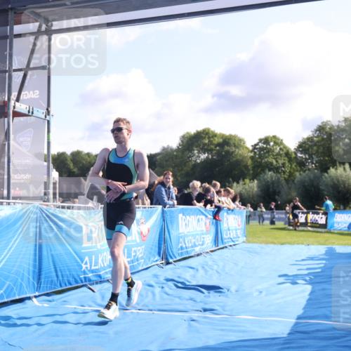 25.08.2024 - Elbe Triathlon Hamburg H.Heesch http://msf.ph/oto/6845588 25.08.2024 10:37:25 Ziel 109, 190, 229 meine-sportfotos.de