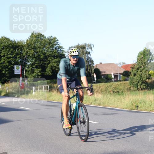 25.08.2024 - Elbe Triathlon Hamburg Fuchs,  Jonas http://msf.ph/oto/6845670 25.08.2024 09:07:02 Radfahren 79, 262, 313 meine-sportfotos.de