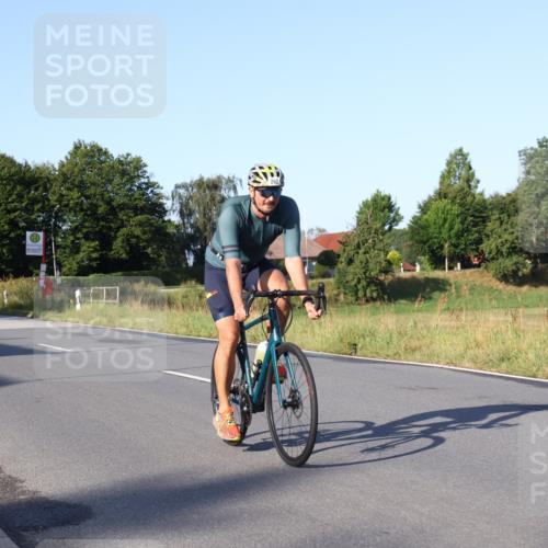 25.08.2024 - Elbe Triathlon Hamburg Fuchs,  Jonas http://msf.ph/oto/6845674 25.08.2024 09:07:02 Radfahren 79, 262, 313 meine-sportfotos.de