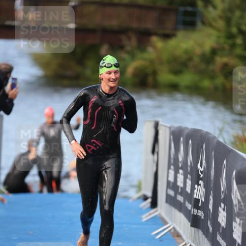 25.08.2024 - Elbe Triathlon Hamburg H.Heesch http://msf.ph/oto/6845677 25.08.2024 08:48:41 Schwimmen 114, 133, 143, 170 meine-sportfotos.de