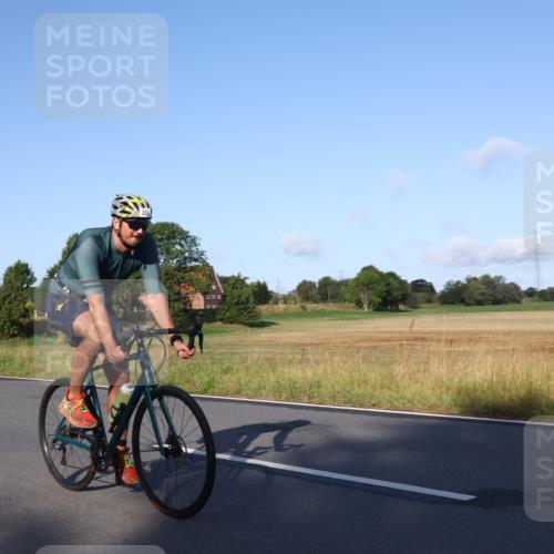 25.08.2024 - Elbe Triathlon Hamburg Fuchs,  Jonas http://msf.ph/oto/6845684 25.08.2024 09:07:02 Radfahren 79, 262, 313 meine-sportfotos.de