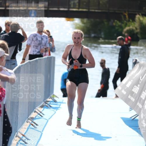 25.08.2024 - Elbe Triathlon Hamburg H.Heesch http://msf.ph/oto/6845686 25.08.2024 14:44:16 Schwimmen  meine-sportfotos.de