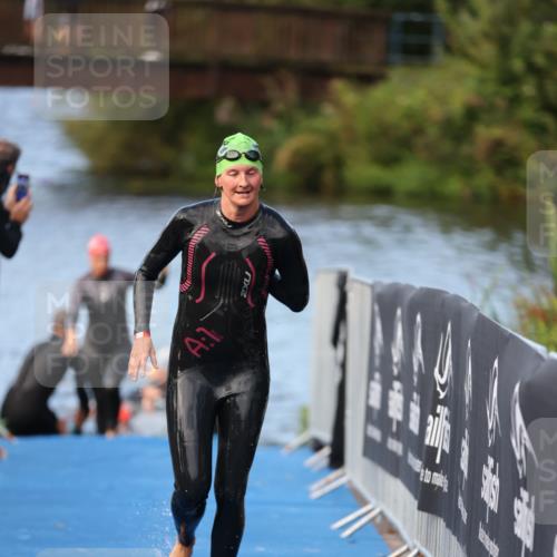 25.08.2024 - Elbe Triathlon Hamburg H.Heesch http://msf.ph/oto/6845690 25.08.2024 08:48:41 Schwimmen 114, 133, 143, 170 meine-sportfotos.de