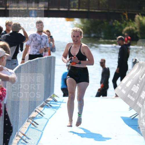 25.08.2024 - Elbe Triathlon Hamburg H.Heesch http://msf.ph/oto/6845692 25.08.2024 14:44:16 Schwimmen  meine-sportfotos.de