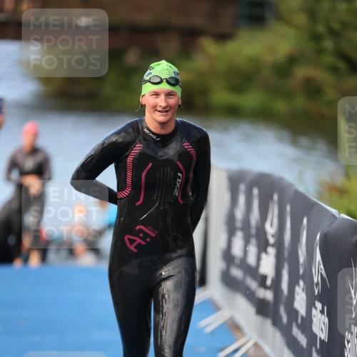 25.08.2024 - Elbe Triathlon Hamburg H.Heesch http://msf.ph/oto/6845698 25.08.2024 08:48:42 Schwimmen 114, 133, 143, 170 meine-sportfotos.de