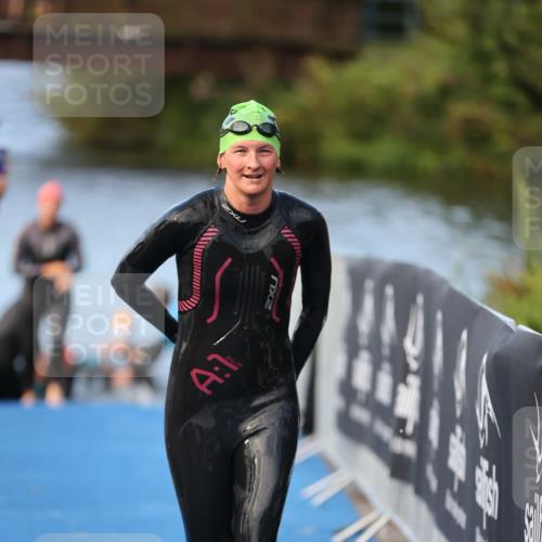 25.08.2024 - Elbe Triathlon Hamburg H.Heesch http://msf.ph/oto/6845703 25.08.2024 08:48:42 Schwimmen 114, 133, 143, 170 meine-sportfotos.de