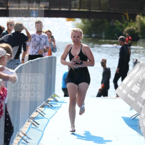 25.08.2024 - Elbe Triathlon Hamburg H.Heesch http://msf.ph/oto/6845708 25.08.2024 14:44:16 Schwimmen  meine-sportfotos.de
