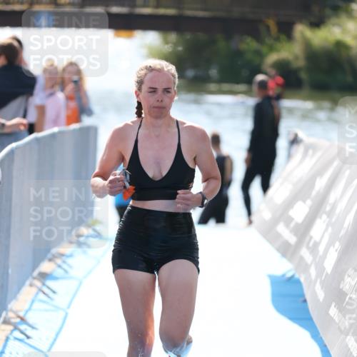 25.08.2024 - Elbe Triathlon Hamburg H.Heesch http://msf.ph/oto/6845711 25.08.2024 14:44:17 Schwimmen  meine-sportfotos.de