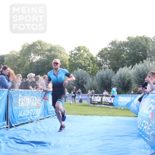 25.08.2024 - Elbe Triathlon Hamburg H.Heesch http://msf.ph/oto/6845713 25.08.2024 10:37:55 Ziel 167 meine-sportfotos.de