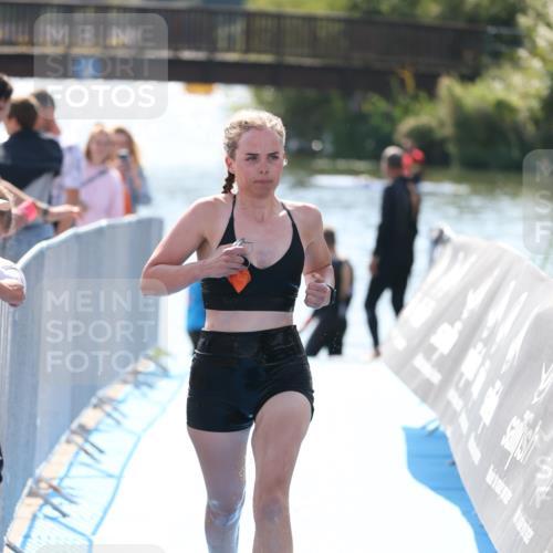 25.08.2024 - Elbe Triathlon Hamburg H.Heesch http://msf.ph/oto/6845722 25.08.2024 14:44:18 Schwimmen  meine-sportfotos.de